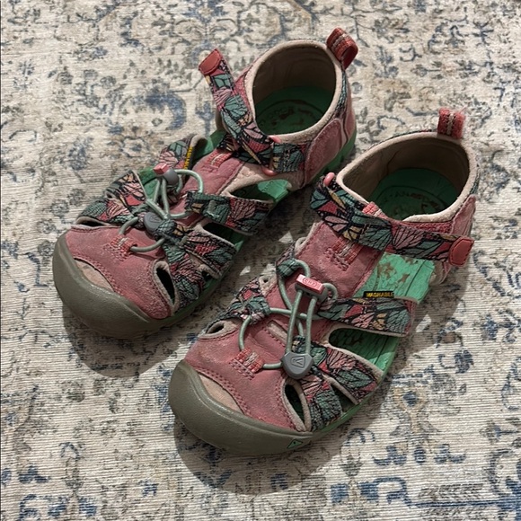 Keen Pink and Green Outdoor Sandals with Protective Toe Cap girls size 1 - Picture 1 of 7